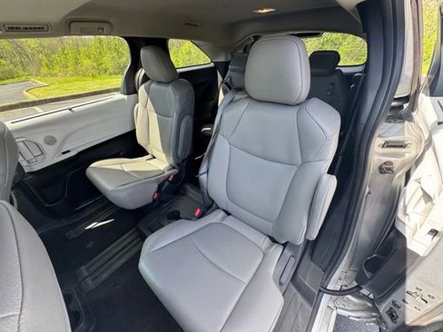 Used 2025 Toyota Sienna XLE image 13