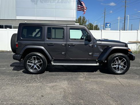 Used 2024 Jeep Wrangler Unlimited w/ Convenience Group AWD/4WD image 2