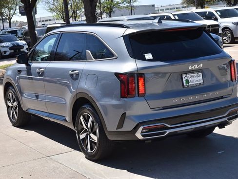 Used 2022 Kia Sorento EX image 10