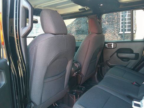 Used 2024 Jeep Gladiator Sport image 21