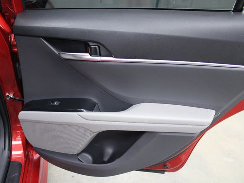 Used 2020 Toyota Camry SE image 23