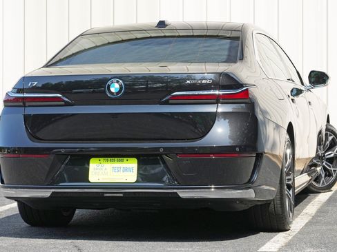 Used 2025 BMW i7 xDrive60 w/ Executive Package AWD/4WD image 5