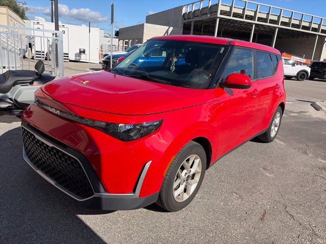 Used 2023 Kia Soul LX w/ LX Technology Package FWD image 2