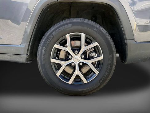 Used 2024 Jeep Grand Cherokee L Limited AWD/4WD image 37