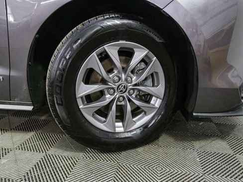 Used 2021 Toyota Sienna LE image 13