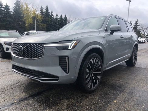 New 2026 Volvo XC90 T8 Plus image 3