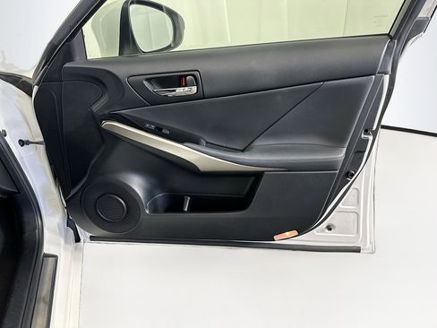 Used 2016 Lexus IS 200t RWD image 31