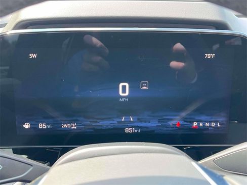 Used 2025 Chevrolet Suburban Premier image 39