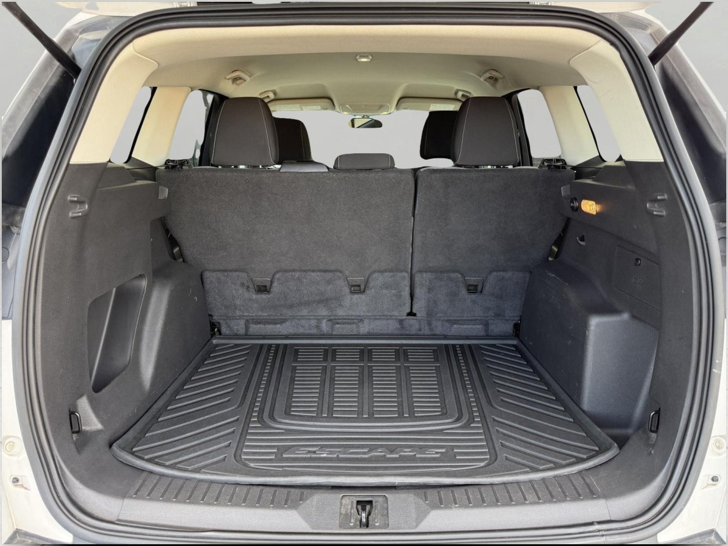 Used 2015 Ford Escape SE w/ Equipment Group 201A FWD image 15
