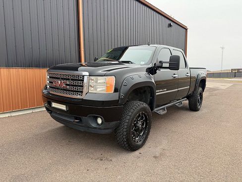 Used 2011 GMC Sierra 2500 Denali image 2