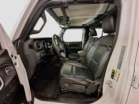 Used 2022 Jeep Wrangler Unlimited Sahara w/ Cold Weather Group AWD/4WD image 13