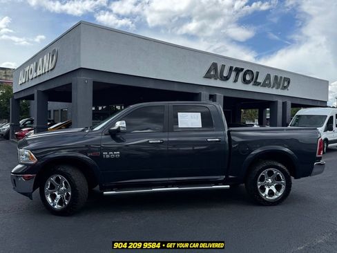 Used 2017 RAM 1500 Laramie w/ Convenience Group AWD/4WD image 4