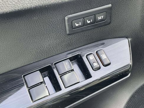 Used 2017 Toyota RAV4 Limited image 6