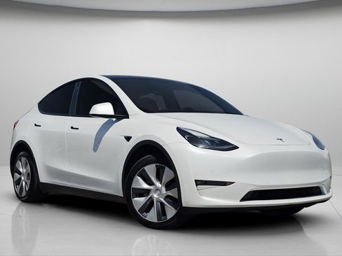 Used 2022 Tesla Model Y Long Range AWD/4WD image 2