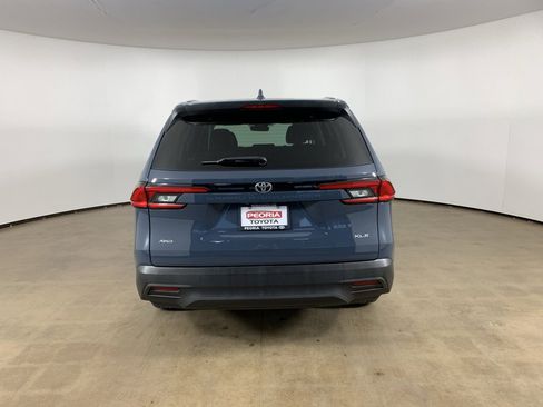 Used 2025 Toyota Grand Highlander AWD image 10