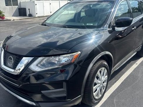 Used 2017 Nissan Rogue S FWD image 3