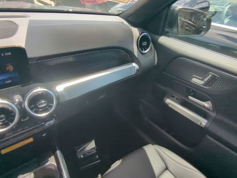 New 2025 Mercedes-Benz GLB 250 image 4