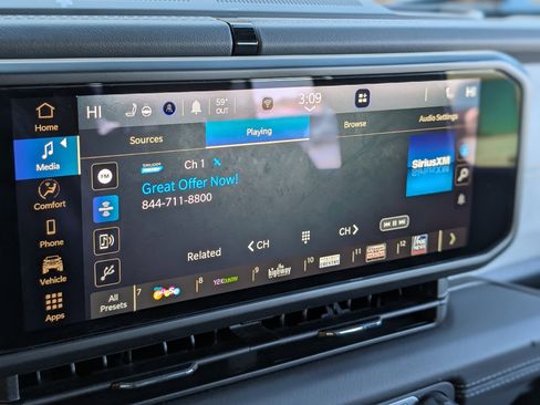 Used 2025 Jeep Wrangler Sahara image 28