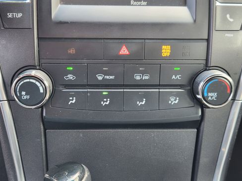Used 2016 Toyota Camry SE FWD image 21