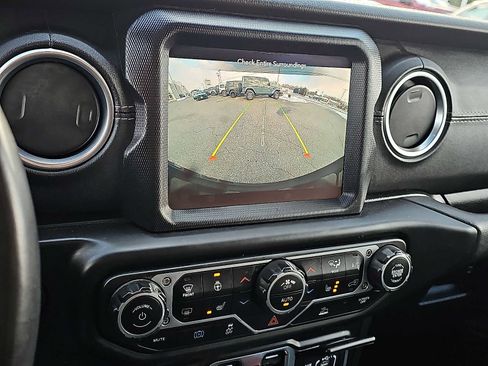 Used 2021 Jeep Wrangler Unlimited Sahara w/ Cold Weather Group image 19