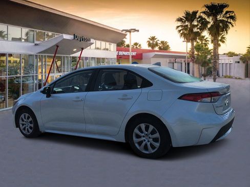 Used 2022 Toyota Corolla LE FWD image 5