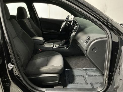 Used 2019 Dodge Charger SXT RWD image 25