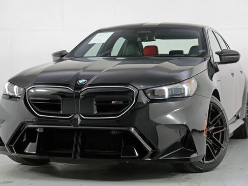 Used 2025 BMW M5 w/ Carbon Package image 3