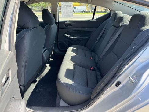 Used 2025 Nissan Altima 2.5 SV FWD image 9