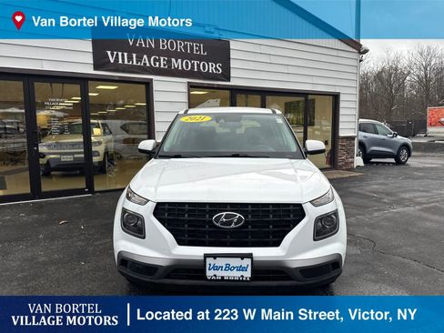 Used 2021 Hyundai Venue SE image 3