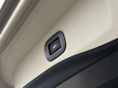 Used 2019 Nissan Rogue SV image 11