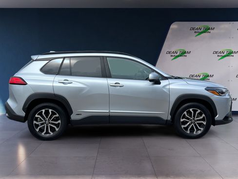 Used 2024 Toyota Corolla Cross AWD Hybrid image 9