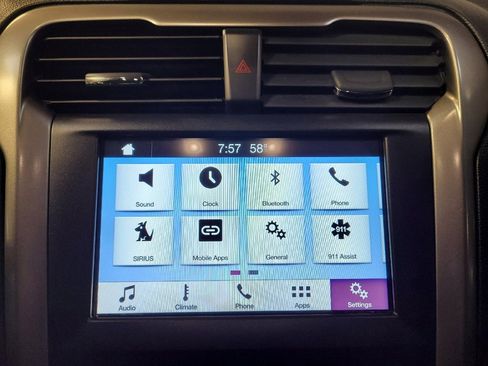 Used 2017 Ford Fusion SE w/ Fusion SE Technology Package image 25