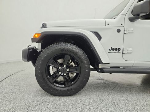 Used 2023 Jeep Wrangler Unlimited Sahara AWD/4WD image 17