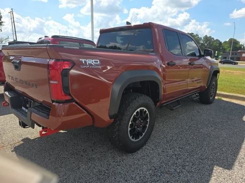 Used 2025 Toyota Tacoma TRD Off-Road AWD/4WD image 6