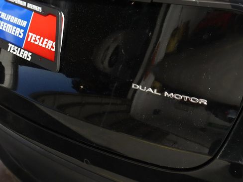 Used 2023 Tesla Model Y Long Range image 32