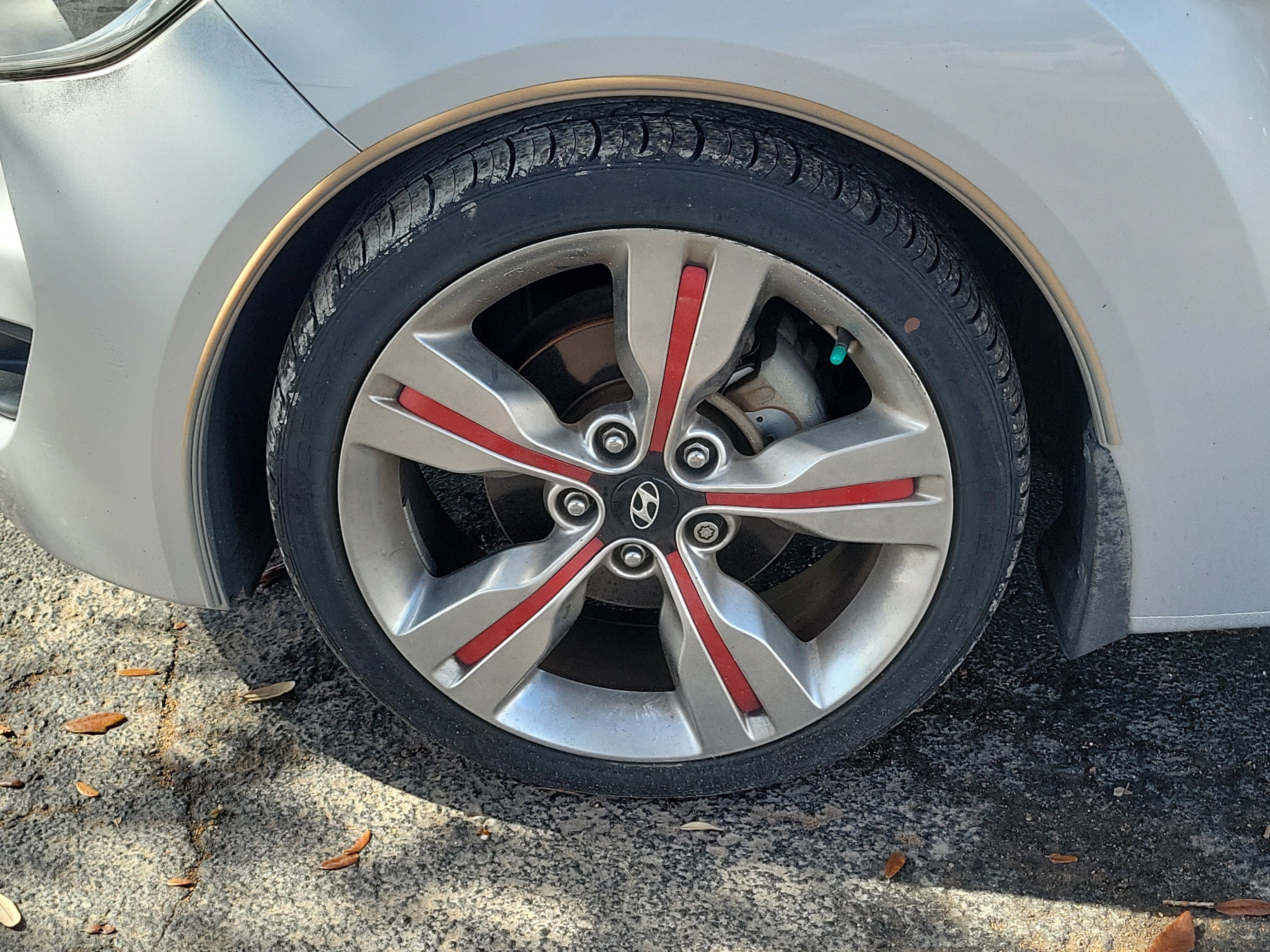 Used 2012 Hyundai Veloster FWD image 5