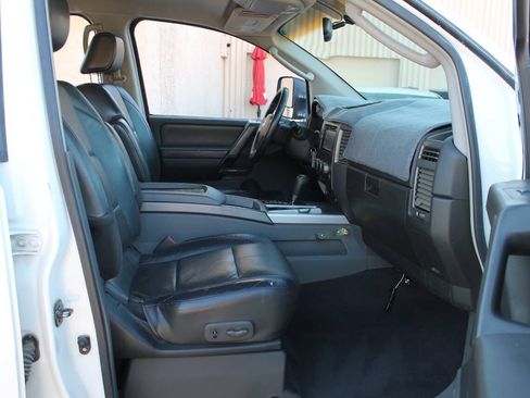 Used 2005 Nissan Titan LE w/ (R02) LE Off-Road Pkg image 28