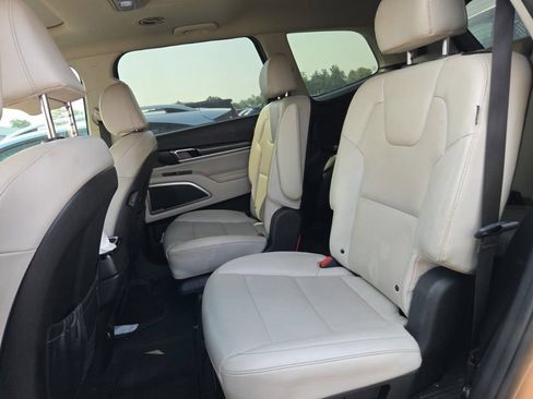 Used 2023 Kia Telluride S w/ S Sunroof Package FWD image 3