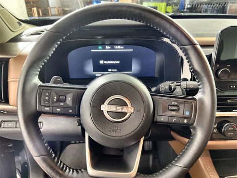 Used 2023 Nissan Pathfinder Platinum image 11