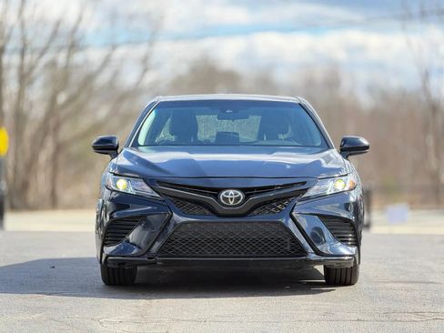 Used 2018 Toyota Camry SE image 5