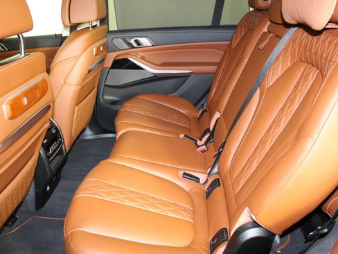 Used 2025 BMW X7 xDrive40i w/ Executive Package image 13