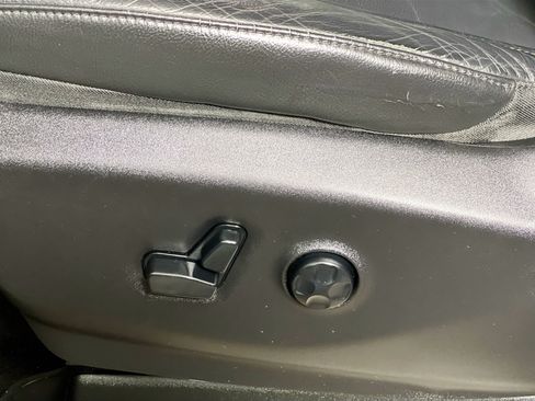 Used 2017 Chrysler Pacifica Touring-L FWD image 15