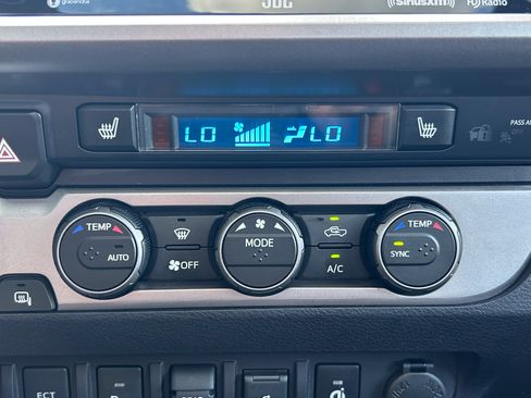 Used 2021 Toyota Tacoma Limited AWD/4WD image 29
