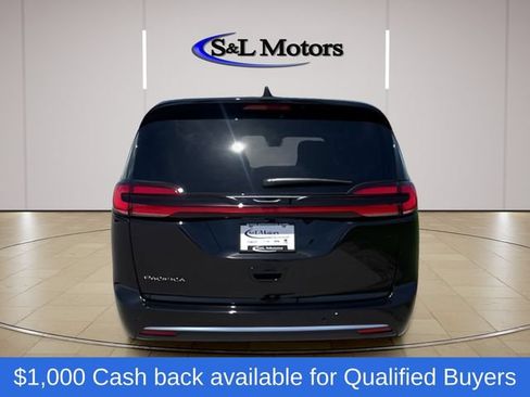 New 2027 Chrysler Pacifica Select FWD image 10