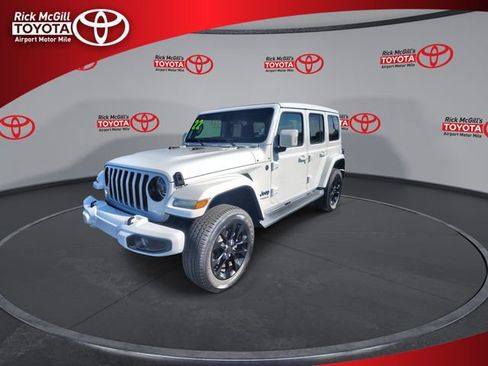 Used 2022 Jeep Wrangler Unlimited Sahara AWD/4WD image 4