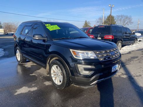 Used 2016 Ford Explorer XLT w/ Equipment Group 202A image 3