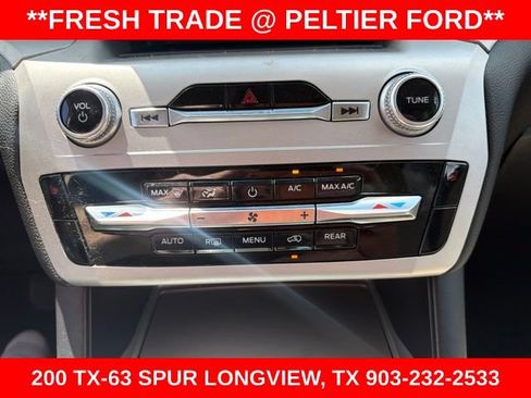 Used 2023 Ford Explorer XLT AWD/4WD image 25