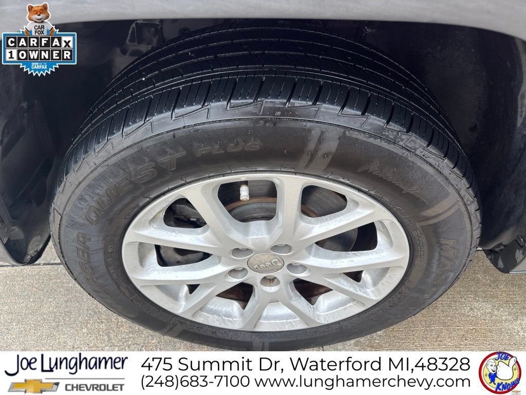 Used 2017 Jeep Cherokee Sport FWD image 9