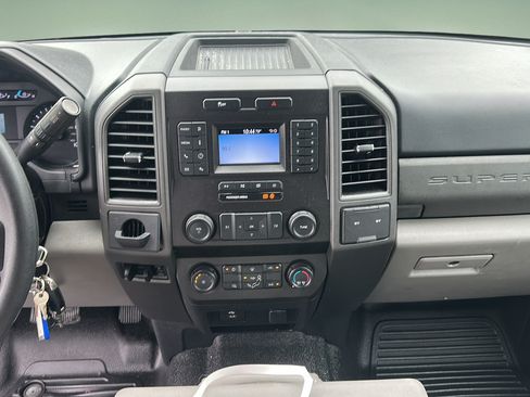 Used 2020 Ford F250 XL w/ Power Equipment Group RWD image 12