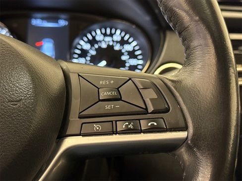 Used 2017 Nissan Rogue SV image 29